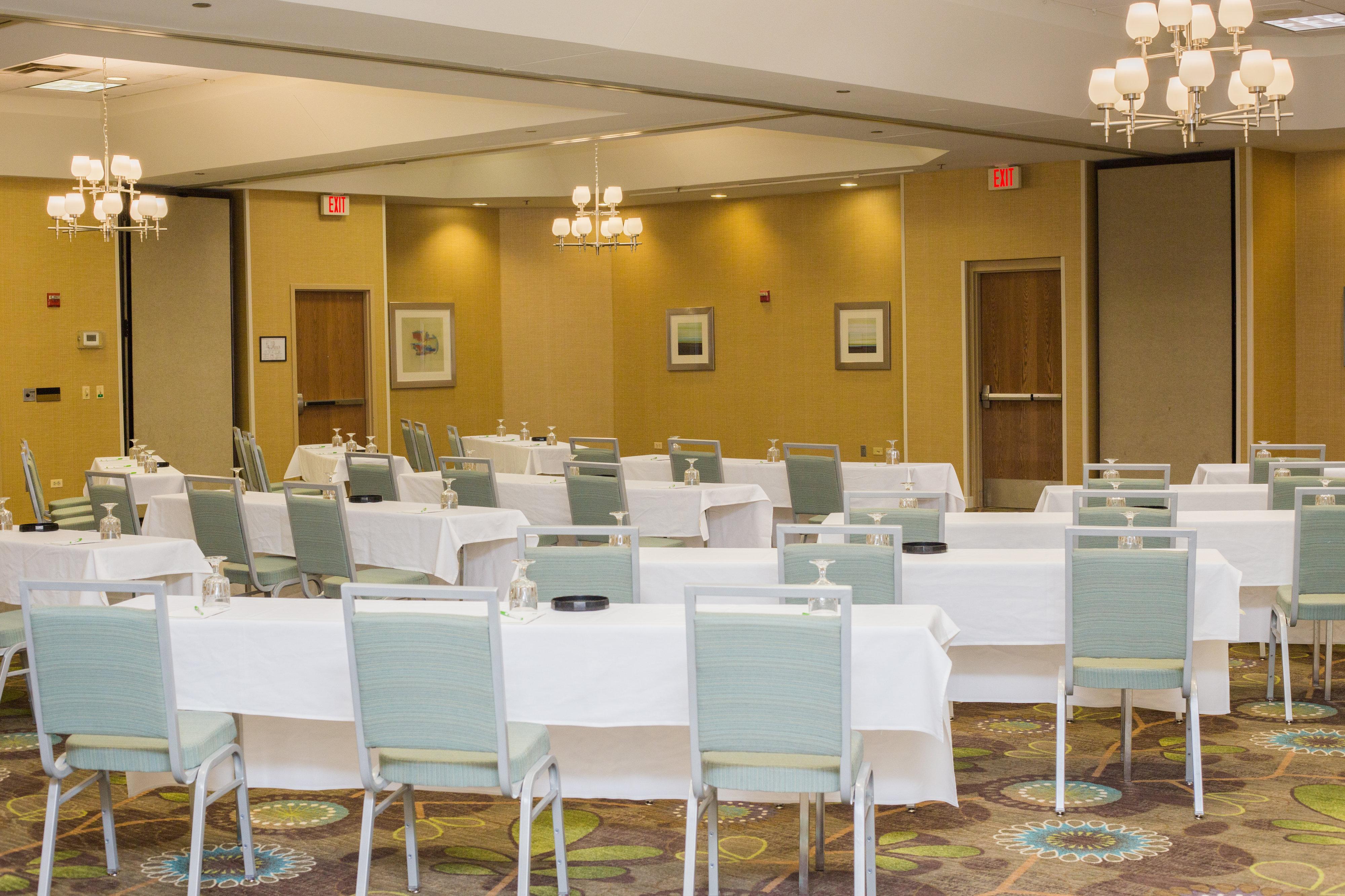 Holiday Inn & Suites Bolingbrook By Ihg Exterior foto