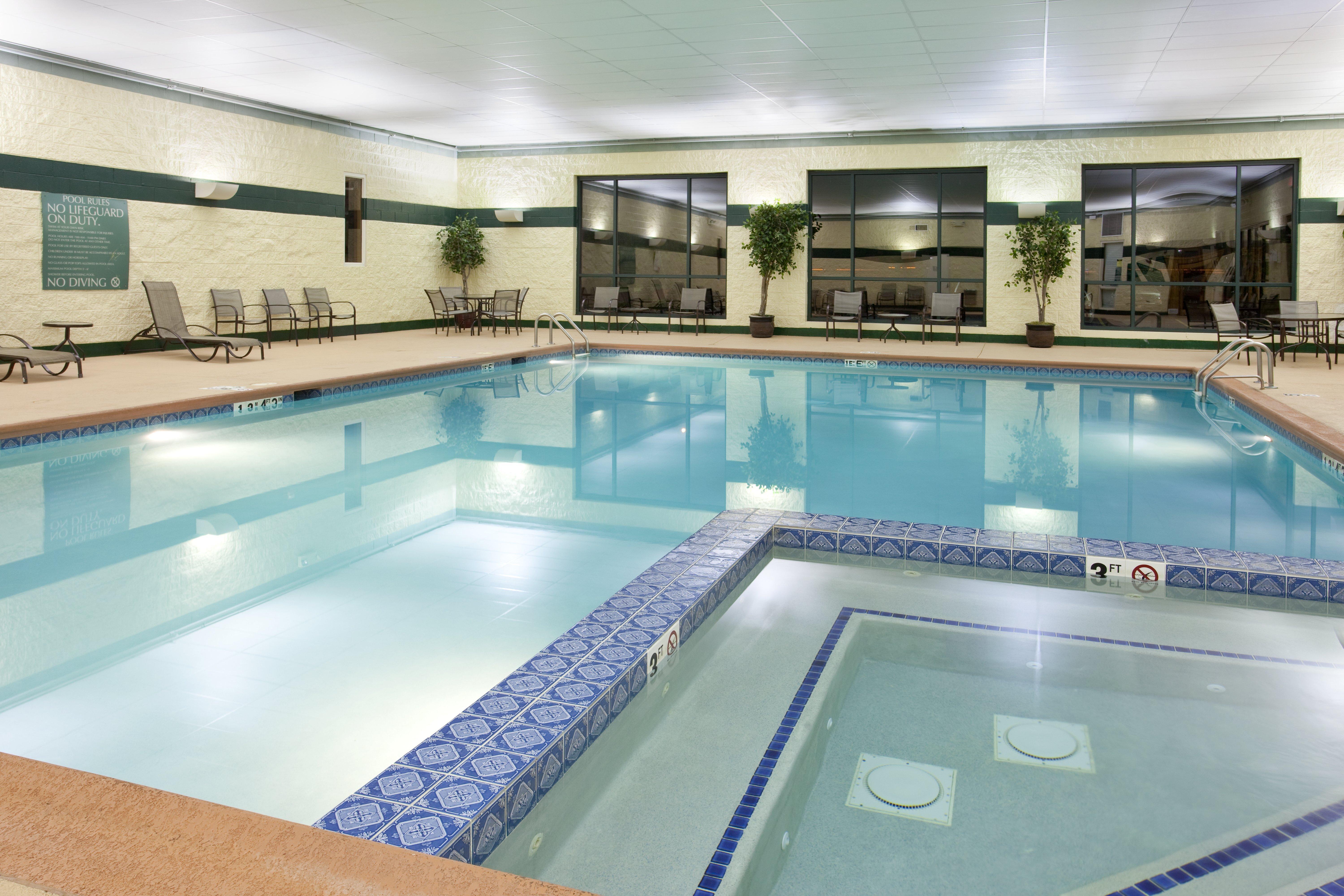Holiday Inn & Suites Bolingbrook By Ihg Exterior foto