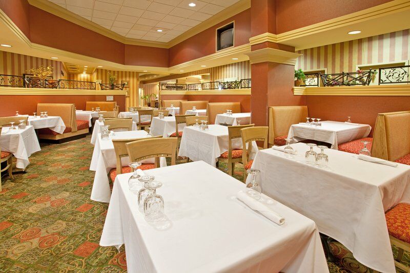 Holiday Inn & Suites Bolingbrook By Ihg Exterior foto